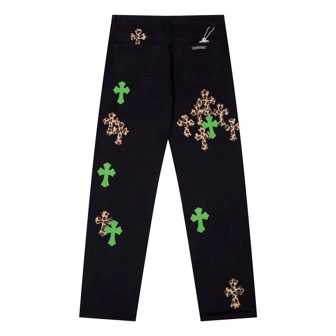 P250 model number: H429 Chrome Hearts CH Chrome Hearts heavy industry damaged ripped high street jeans exude uninhibited personality and unique charm. Every wear and tear is carefully designed to present a unique artistic feel. Made of imported denim fabric, which has undergone heavy industrial washing and destruction treatment, the trousers show a super cool effect on the upper body, allowing you to dominate the fashion stage.  This is more than just a pair of jeans, it is an expression of attitude. With its unique design concept and ultimate pursuit of details, Croxin breaks traditional boundaries and defines the jeans trend in the new era. The trousers are made of double-layer woven fabric and matched with customized hardware, showing an incomparably beautiful and unique style, making every wearer the focus of fashion. Imported denim fabric, super heavy-duty washed and damaged, the upper body is super cool! Customized hardware, incomparably good-looking model. The production process is difficult. It has a high-street feel. Color: blue Size: S M L XL XXL